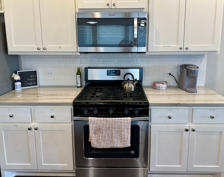 Building Photo - 509 Elmhurst Ave