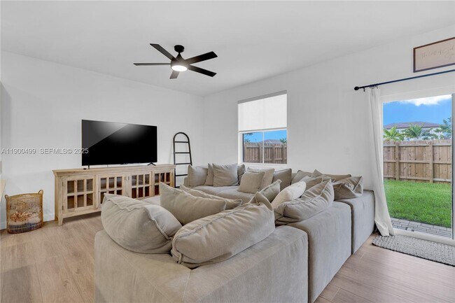 Building Photo - 2444 SE 24th Ave