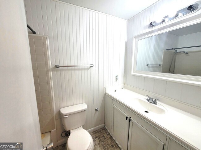 Building Photo - 421 Willow Ave