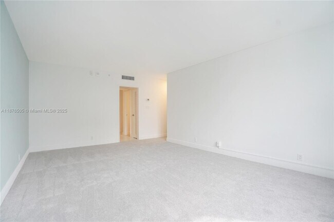 Building Photo - 5101 Collins Ave