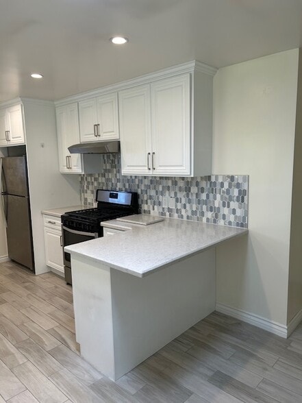 Extended Island - 4756 McConnell Ave