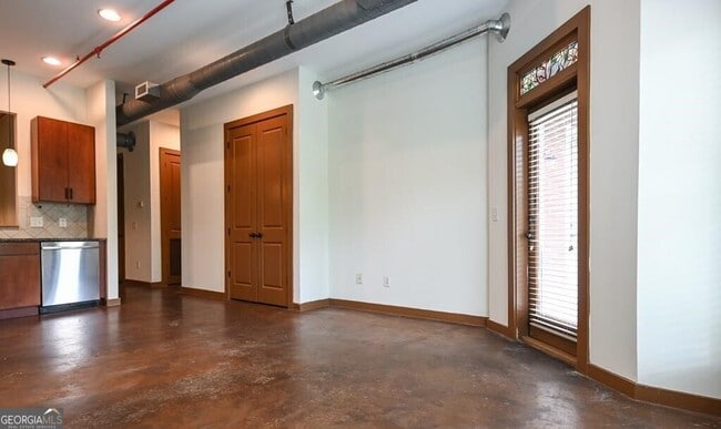 Building Photo - 250 Martha Dr