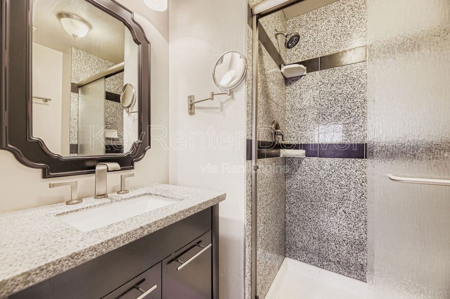 Building Photo - 6930 E Briarwood Dr