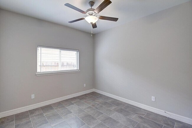 Building Photo - 7530 Sable Creek Dr