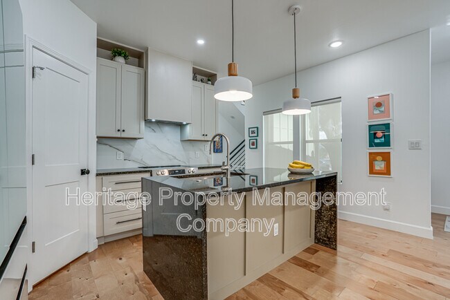 Building Photo - 211 Gibson