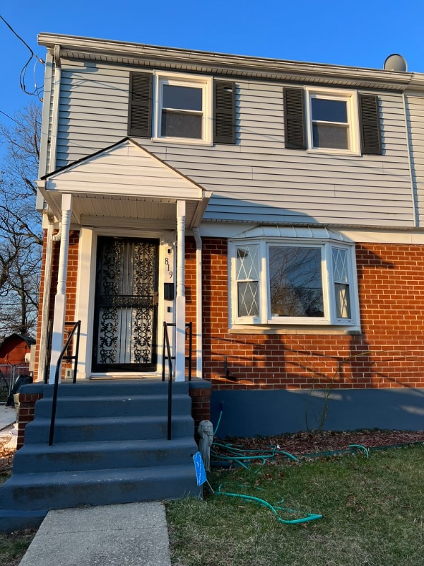 Building Photo - 819 Quade St