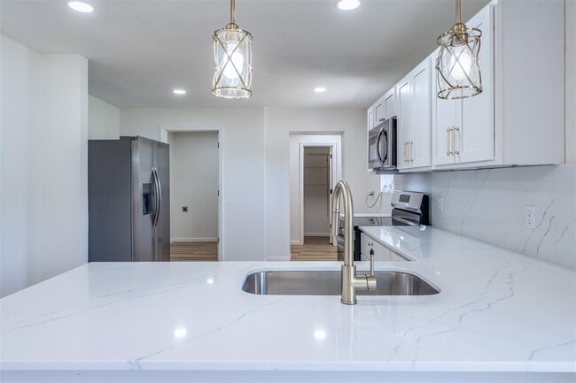 Building Photo - 1421 NE 8th St