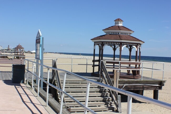 Building Photo - 99 Steiner Ave