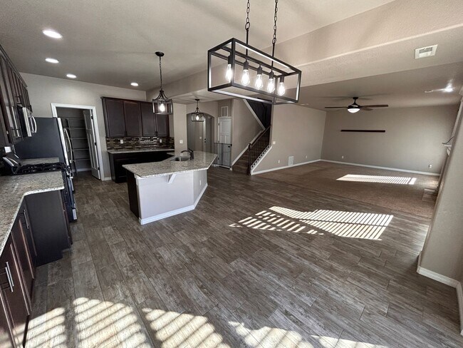 Building Photo - 3 Bed 3 bath house in The Glen At Widefield!