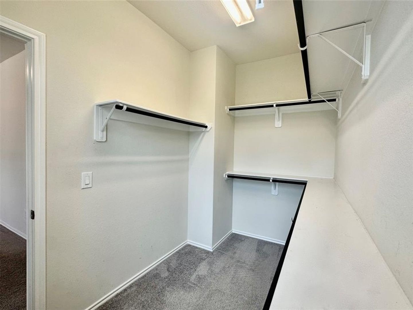 Building Photo - 10967 Cannes Memorial Dr