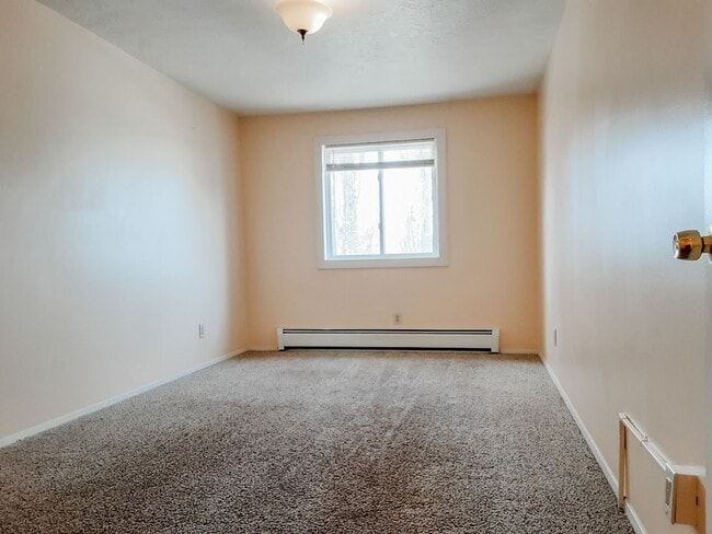 Building Photo - UTILITIES INCLUDED! Large 3 bed/ 1.5 bath ...