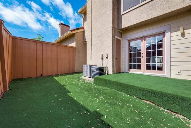 Building Photo - 2652 Entrada Blvd