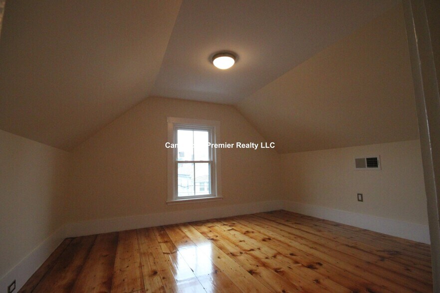 Building Photo - 58 Medford St