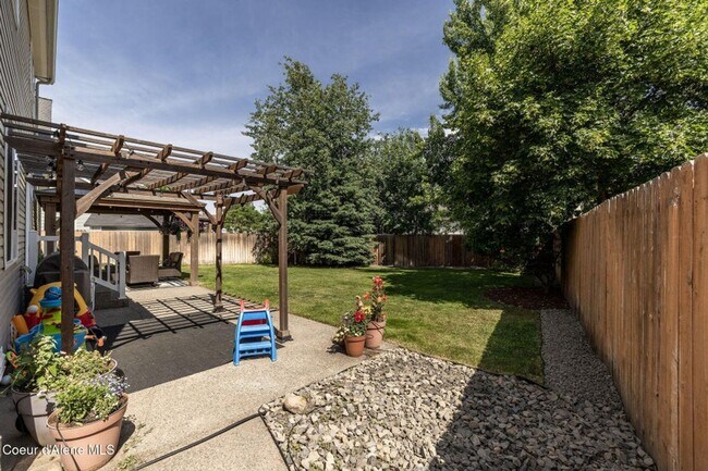 Building Photo - Beautiful home in Broadmore Estates