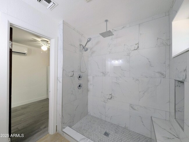 Building Photo - 2443 E Earll Dr