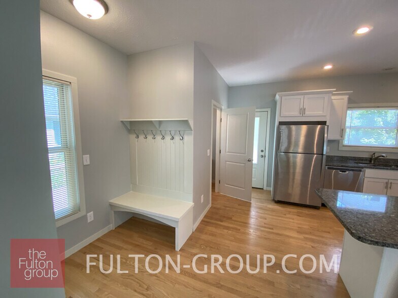 Building Photo - 336 Donald Plz SE