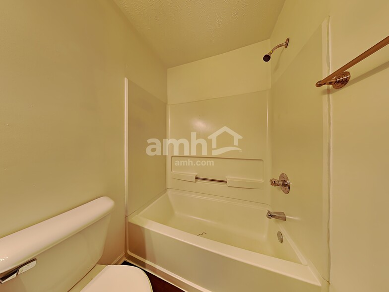 Building Photo - 4645 Bluejay Ct