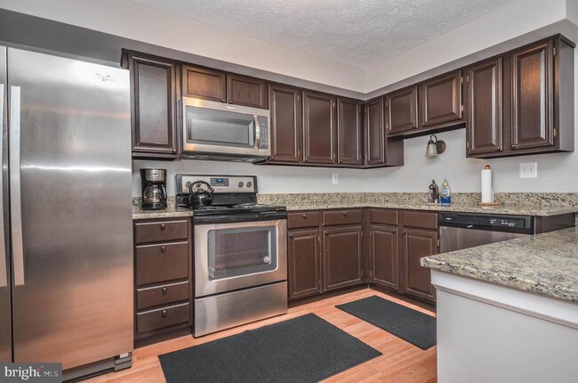 Building Photo - 27 Cross Country Ct