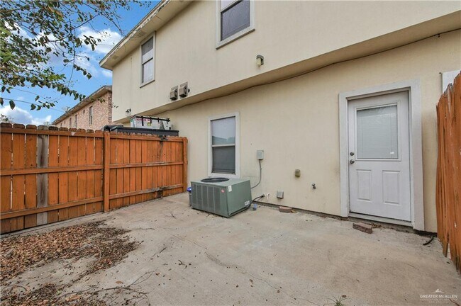 Building Photo - 12 South Dr