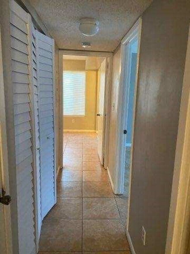 Building Photo - 3525 Sable Palm Ln