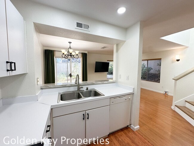 Building Photo - Move-In Ready 3-Bedroom Home in Vista!