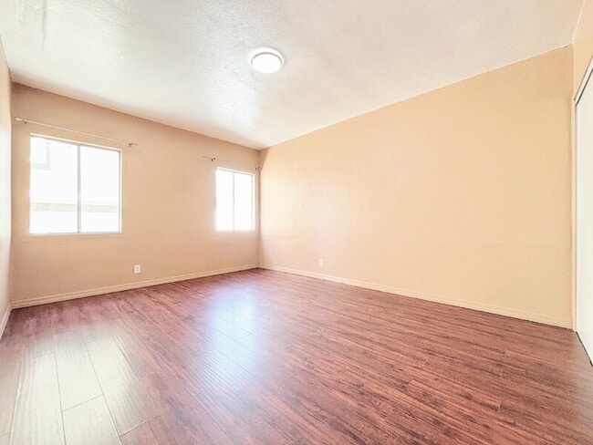 Building Photo - 2511 Ganahl St