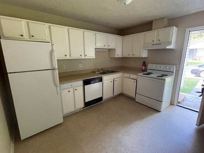 Building Photo - 3216 Jim Lee Rd