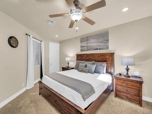 Building Photo - 4221 Torrey Pines Dr