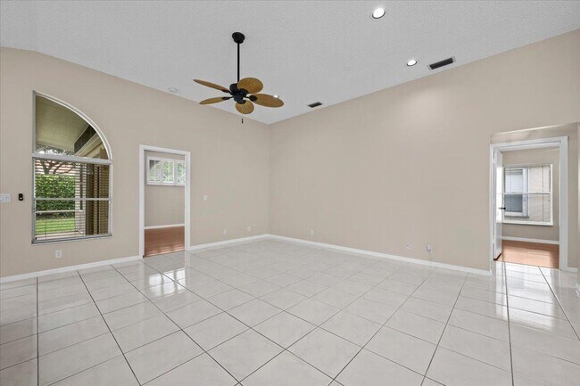 Building Photo - 149 Hammocks Dr