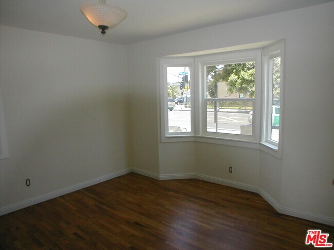 Building Photo - 2221 Ocean Park Blvd
