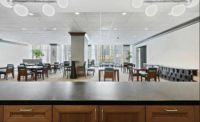 Building Photo - 420 E Waterside Dr