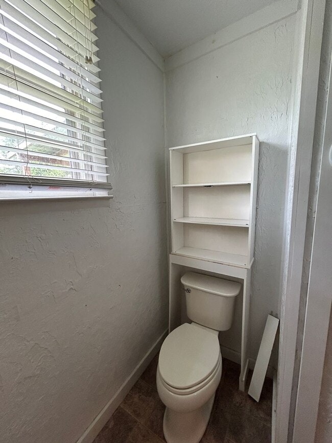 Building Photo - 215 Greenleaf St SW