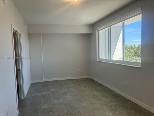 Building Photo - 2500 SW 22nd Terrace