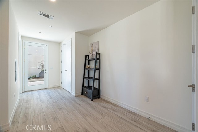 Building Photo - 160 N New Ave