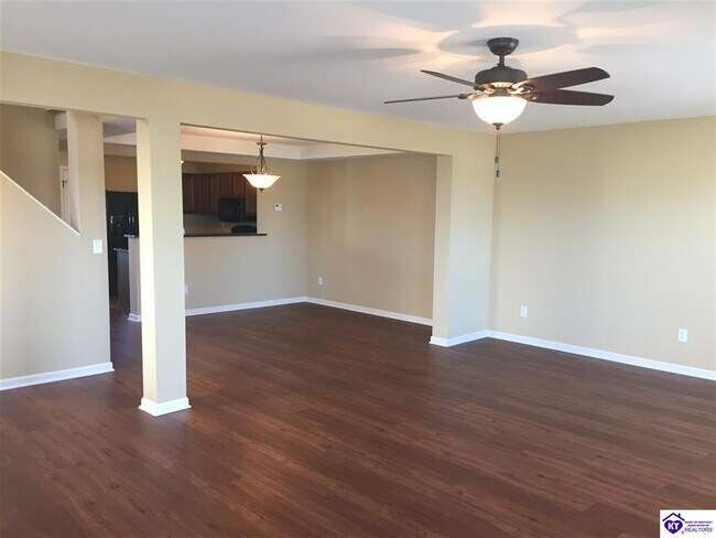 Building Photo - 156 Vineland Pl Dr