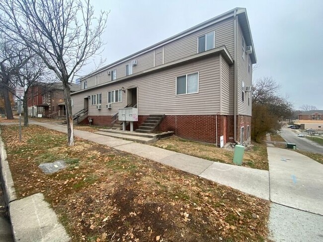 Building Photo - $950 | 1 Bedroom, 1 Bathroom Apartment | Pet Friendly | Available for an Immediate Move In!