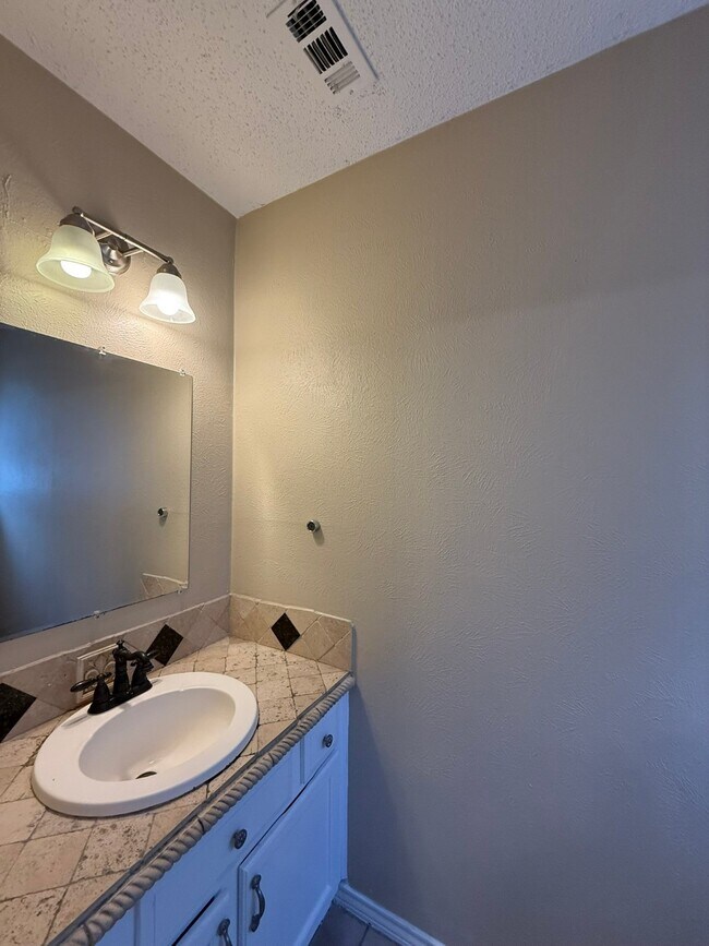 Building Photo - 18 N Drifting Leaf Ct