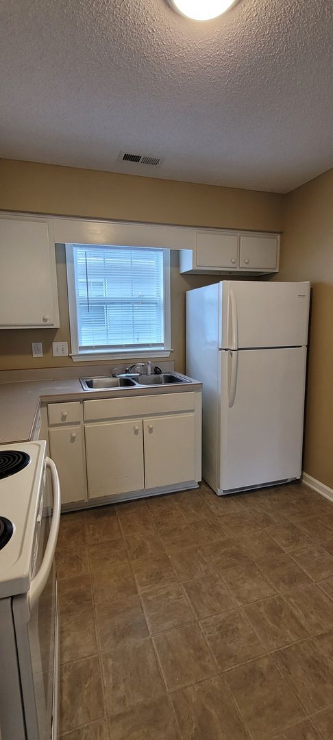 Building Photo - Charming 3-Bedroom, 2-Bath Home