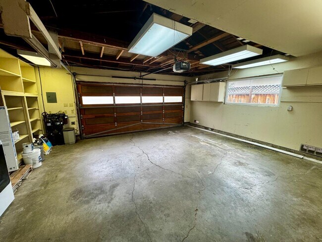 Building Photo - 1405 Antonio Ln