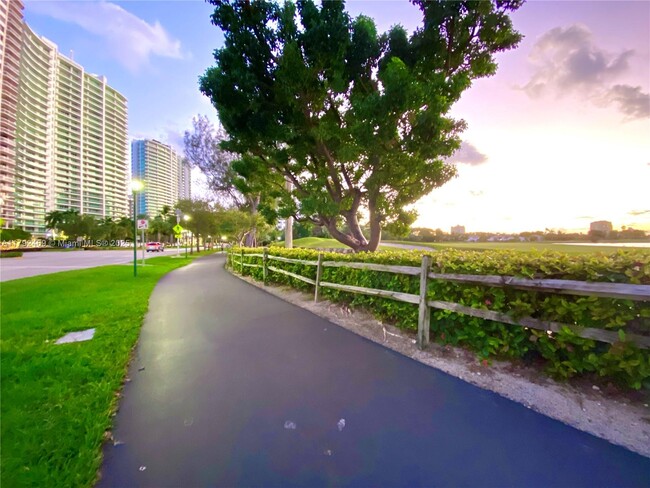 Building Photo - 20000 E Country Club Dr