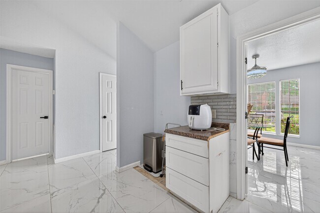 Building Photo - 14310 Royal Hill Dr