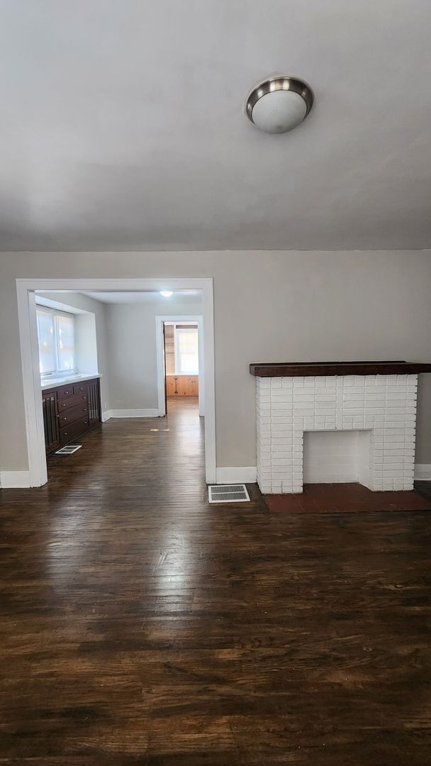 Building Photo - 3 Bed 1 Bath