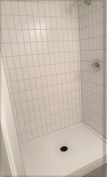 shower - 4530 Lafayette Avenue
