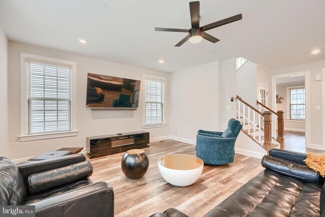 Building Photo - 7123 Starmount Ct