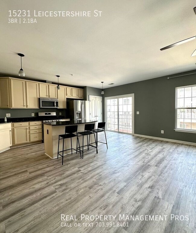 Building Photo - 15231 Leicestershire St