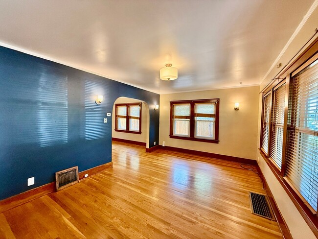 Building Photo - Charming 1925 Hillside Bungalow | Downtown Colorado Springs