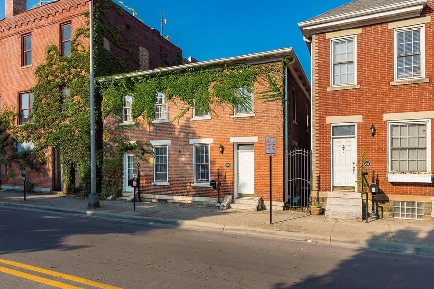Primary Photo - 265 S 5th St