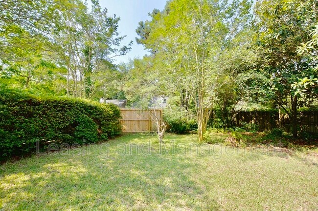 Building Photo - 1240 Llewellyn Rd