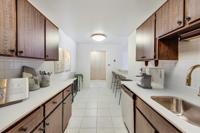 Building Photo - BEAUTIFUL NEW REHAB WITH FREE HEAT AND STAINLESS STEEL APPLIANCES.....MUST SEE!!!!