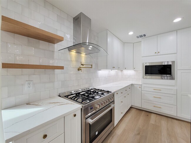 Building Photo - 20223 Laurel Lock Dr